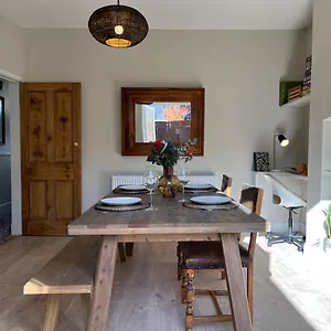Beautiful 2 Bedroom Townhouse. Holiday home