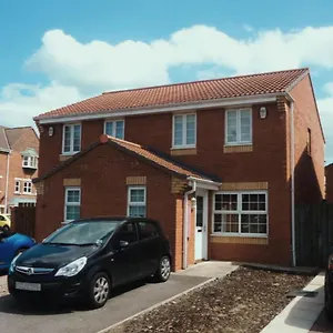 Perfectly Placed 3 Bed In A Peaceful Close Holiday home